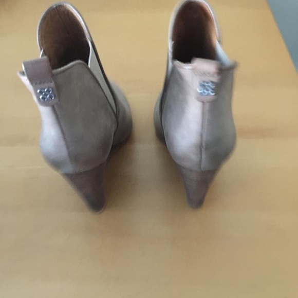 STUNNING Coach tan suede wedge boots 👀🤎🤍 - Picture 5 of 5